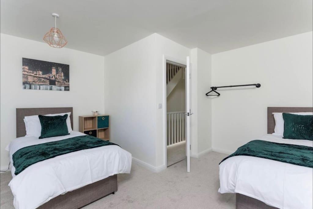 Luxury 3-Bedroom, 2-Bathroom Home Sleeps 7 People 利物浦 外观 照片