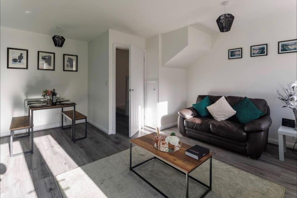 Luxury 3-Bedroom, 2-Bathroom Home Sleeps 7 People 利物浦 外观 照片