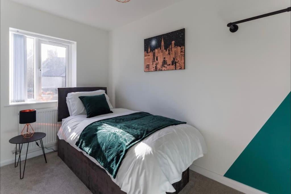Luxury 3-Bedroom, 2-Bathroom Home Sleeps 7 People 利物浦 外观 照片